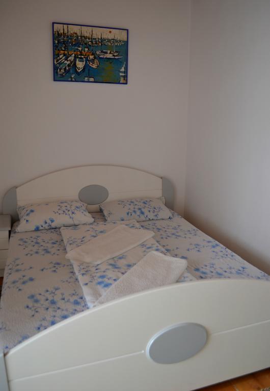Casa Lorena Sarata-Monteoru Bilik gambar